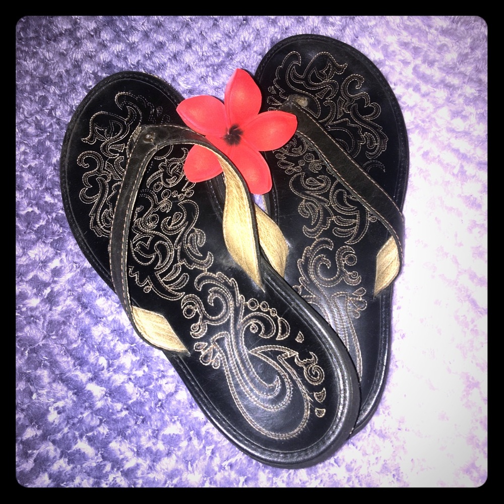 OluKai Paniolo Slip On Sandals (Black)